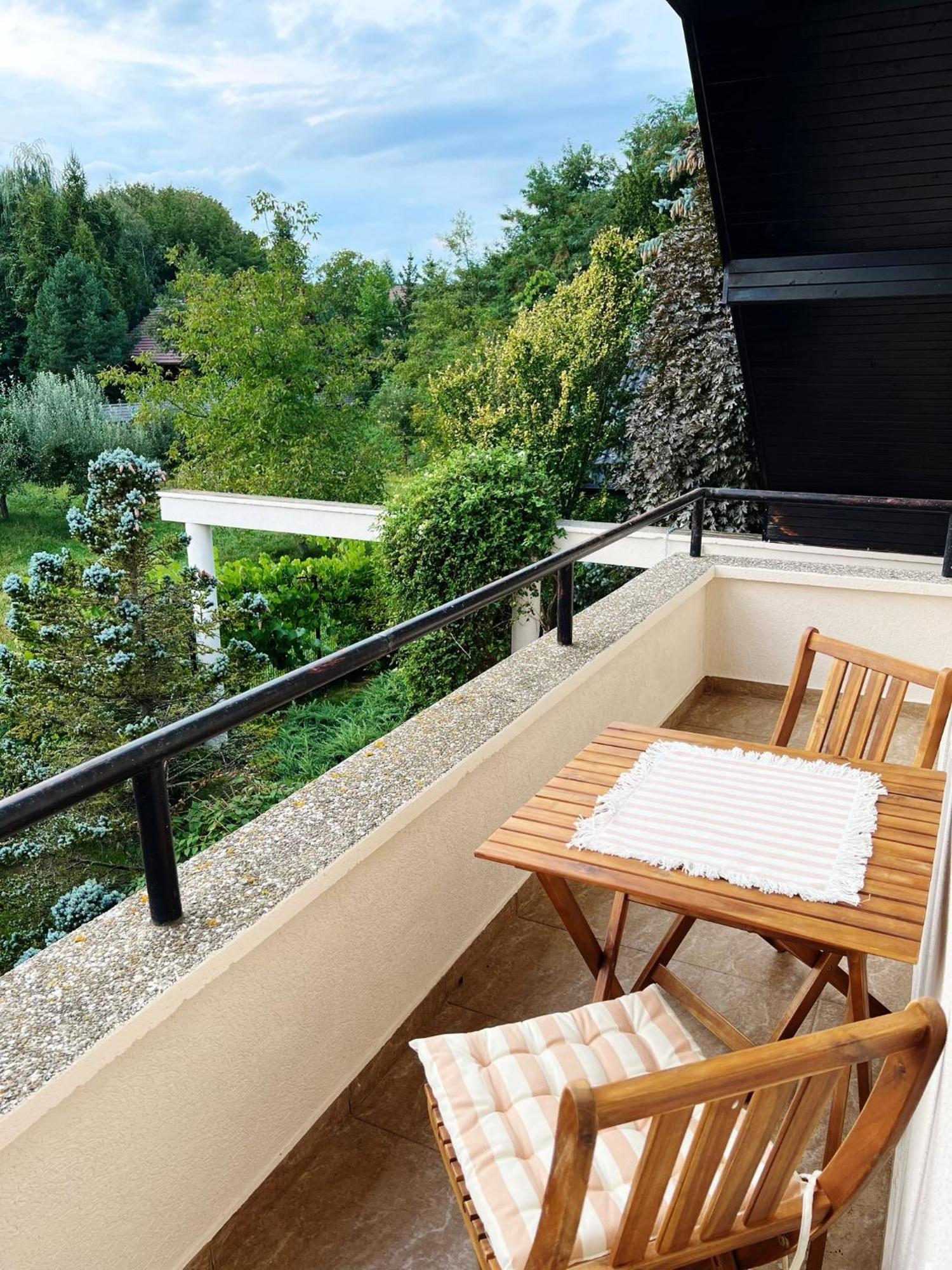 Evie'S Tree House Vila Dragomirna Exterior foto